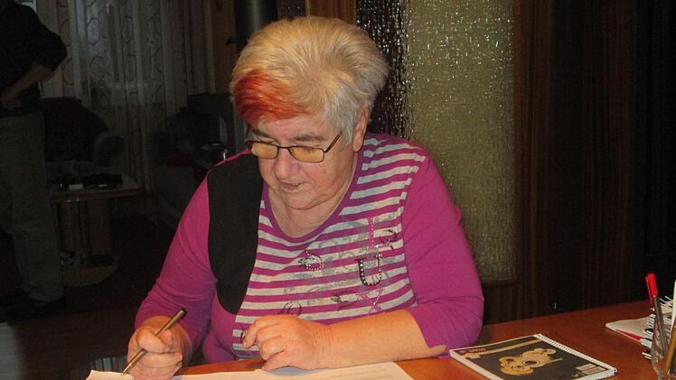 Spurensucherin: Renate Graser recherchiert die Geschichte der Bewohner von Aura, die am Bau des Inn-Kanals mitarbeiteten.  Foto: Winfried Ehling