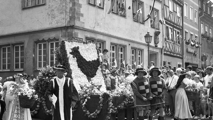 Der historische Festumzug 1985 anlässlich des Jubiläums zur Stadterhebung  ist vielen Menschen in Erinnerung geblieben. Der Festzug im nächsten Jahr anlässlich der 1250-Jahrfeier wird sich dem Leben in der Stadt früher und heute widmen. Archiv/Heike Beudert
