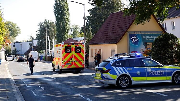 Polizei "mit zahlreichen Kr&auml;ften" in F&uuml;rth - eine Person festgenommen