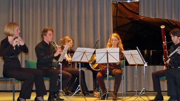 Klavier und Bläser (v.l.): Hannah Liebler, Michael Hertel, Kathrin Klein, Mona Mager, Felix Amrhein und David Wiest.
