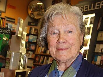 Maria Anna Hueber-Sesselmann hat in Gedichtform ihre Lebenserinnerungen aufgeschrieben. Am Samstag um 11 Uhr stellt die 81-Jährige ihr "Buch des Lebens" in der Buchhandlung Friedrich vor. Foto: Sonja Adam