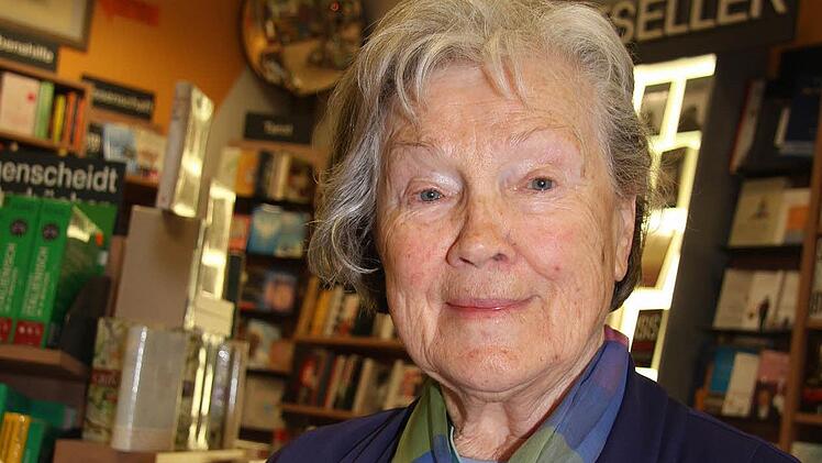 Maria Anna Hueber-Sesselmann hat in Gedichtform ihre Lebenserinnerungen aufgeschrieben. Am Samstag um 11 Uhr stellt die 81-Jährige ihr "Buch des Lebens" in der Buchhandlung Friedrich vor. Foto: Sonja Adam