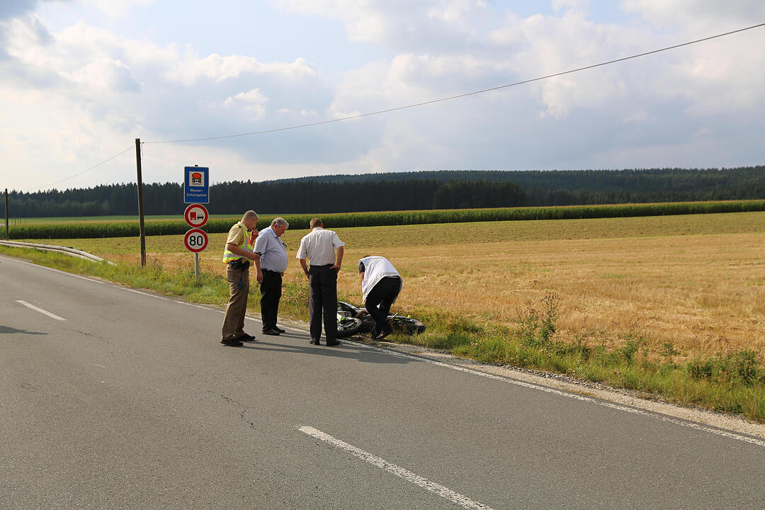 Tödlicher Unfall bei Weißenstadt: Motorradfahrer prallt gegen Schutzplanke