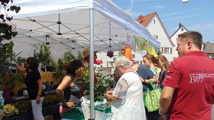 Bei der Losbude des Gartenbauvereins gab es Pflanzen zu gewinnen