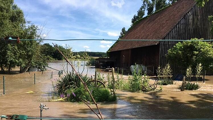 Hochwasser in Adelsdorf: Therapiezentrum Laufer Mühle von Außenwelt abgeschnitten