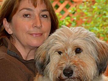 Carmen Böker aus Reundorf hat Hündin Amy aus Rumänien adoptiert. Fotos: privat
