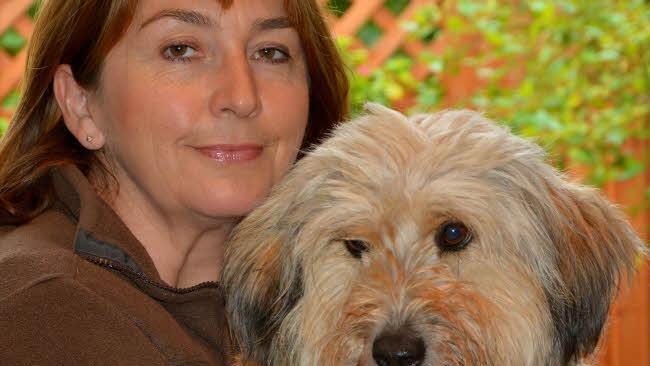 Carmen Böker aus Reundorf hat Hündin Amy aus Rumänien adoptiert. Fotos: privat
