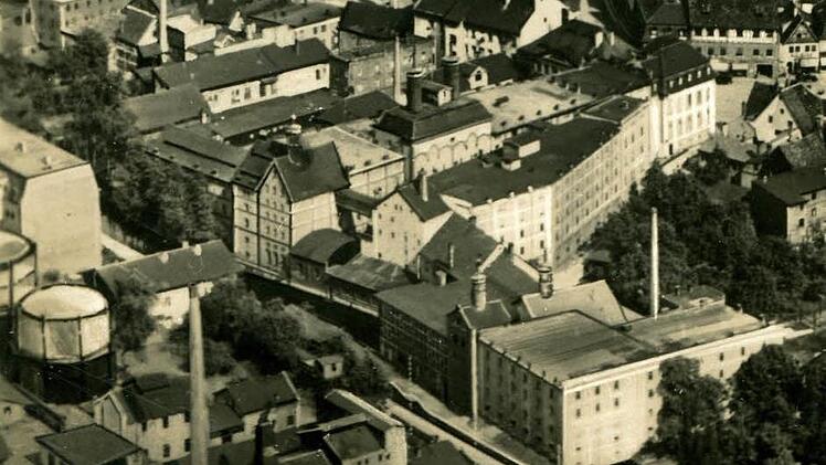 Die massigen und mehrstöckigen Gebäuden und Lagerhallen der Mälzerei Christenn und der Beck-Mühle (Vordergrund) prägten vor dem Abbruch 1979 das Quartier am Mühlbach; links das Gaswerk. Foto: Archiv - Stephan Tiroch