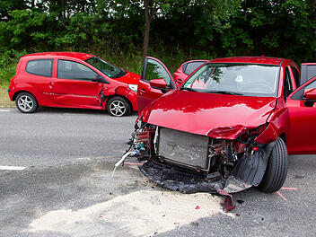 Zwei Verletzte nach Verkehrsunfall auf der B4