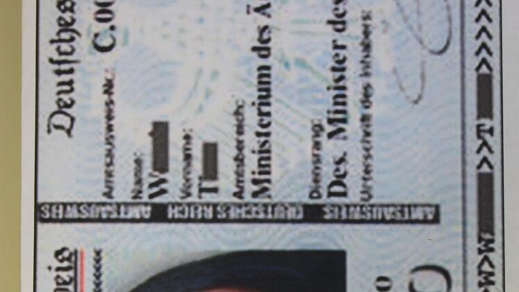 Früher zeigten sie sich offener. Ein alter Reichsbürger-"Ausweis".