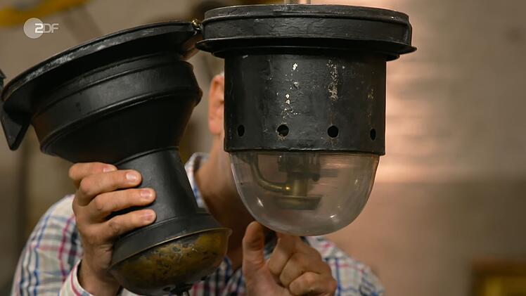 Die &Ouml;llampe hing einst in einem Personenzug.