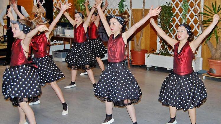 Die "Rhönzicken" zeigten ihr tanzsportliches Können.  Foto: Sigismund von Dobschütz