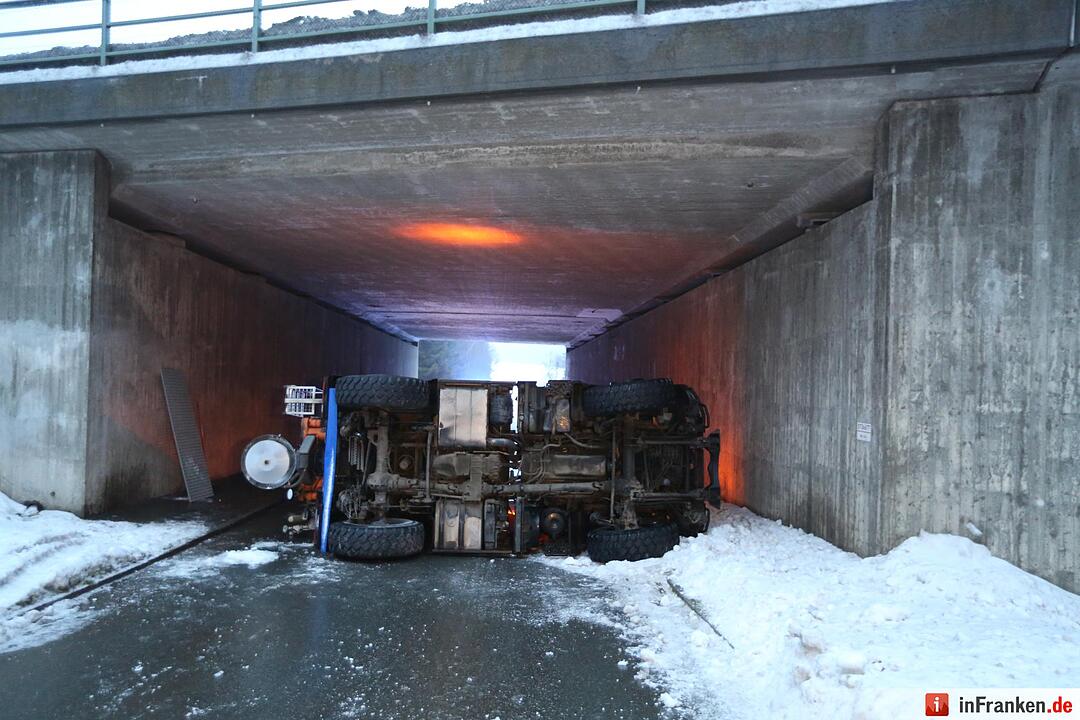 Eis im Kreis Hof: Zwei Streufahrzeuge haben Unfall