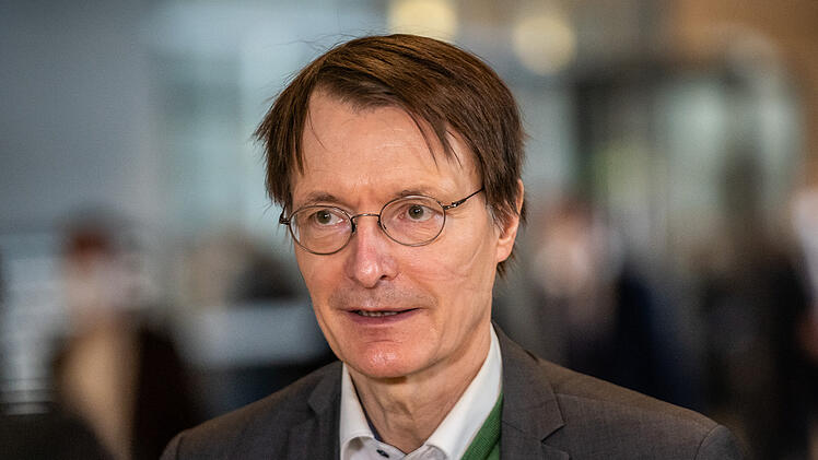 Karl Lauterbach appelliert an die Stiko, ihre Empfehlung für das Impfen von Kindern zu überdenken.