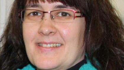 "Ich blättere die Zeitung immer beim Frühstück ein erstes Mal durch", sagt Verena Schmitt. Oft schaue sie aber auch unterm Tag noch einmal rein, um Berichte fertig zu lesen, berichtet die 38-Jährige aus Stangenroth. Beim Redaktionsfrühstück informierte sie sich vor allem über die neuen Gemeindeseiten. Dass die Nachrichten aus ihrer Heimatgemeinde Burkardroth nun gebündelt auf www.burkardroth.infranken.de zu finden sind, hält Verena Schmitt für eine gute Idee, die sie auch nutzen werde. Trotzd...