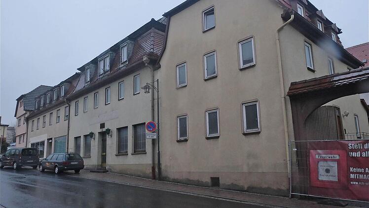 In der Hammelburger Straße soll das neue Rathaus sein.  Foto: Gerd Schaar
