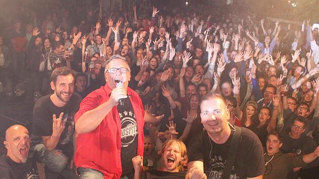 Superstimmung herrschte beim Konzert von "Radspitz" - doch auch auch die Konzerte der vielen anderen Gruppen im Stadtkern kamen beim Publikum gut an. Foto: Matthias Einwag