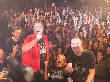 Superstimmung herrschte beim Konzert von "Radspitz" - doch auch auch die Konzerte der vielen anderen Gruppen im Stadtkern kamen beim Publikum gut an. Foto: Matthias Einwag