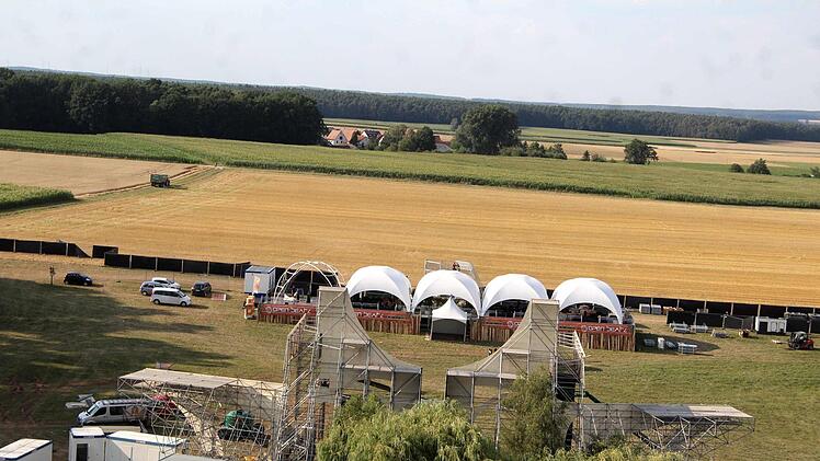 Der Festival-Aufbau ist eine logistische Herausforderung.   Foto: Richard Sänger