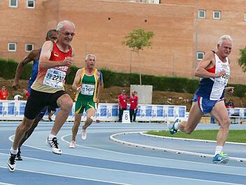 Karl Dorschner (Nr. 2236) gibt beim Halbfinale über 200 Meter Gas. Im Endlauf landete er über diese Distanz auf Platz 4.  Fotos: privat