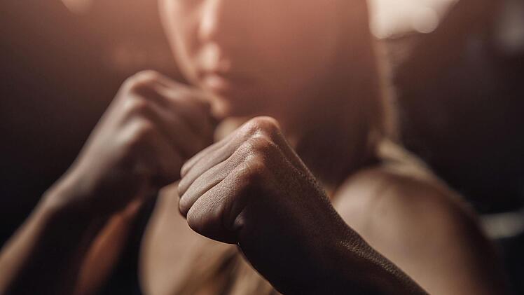 23 Straftaten in Heilbronn: M&auml;dchen-Gang filmt die Angriffe