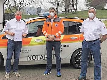 Bezirksbereitschaftsleiter Johannes Stegmann (Mitte) freut sich auf die Zusammenarbeit mit Claus Müller (links) und dessen Stellvertreter Timo Herweg (rechts).