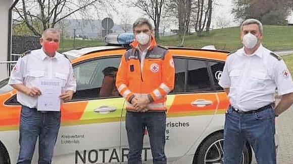 Bezirksbereitschaftsleiter Johannes Stegmann (Mitte) freut sich auf die Zusammenarbeit mit Claus Müller (links) und dessen Stellvertreter Timo Herweg (rechts).