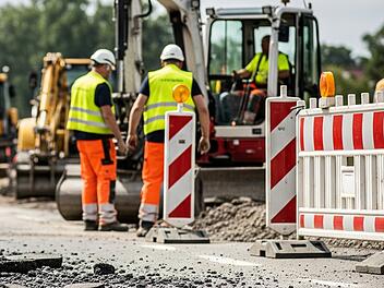Baustelle, Straßenbaustelle, Bauarbeitern, Sanierung, Sperrung