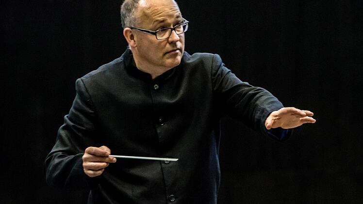 Impressionen vom Gastspiel des Jugend-Symphonieorchester Oberfranken in Frohnlach: Till Fabian Weser am DirigentenpultFoto: Jochen Berger