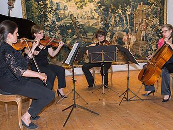 Das "Elisen-Quartett" mit Anja Schaller, Maria Schalk, Karoline Hofmann und Irene von Fritsch (von links) wurde für sein engagiertes, fein aufeinander abgestimmtes Musizieren gefeiert.  Fotos: Ulrike Langer