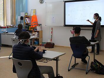 Seit Montag findet der Unterricht für die Abschlussklassen wie hier an der Mittelschule wieder statt. Die Notbetreuung läuft hingegen schon seit Mitte März. Foto: Julia Raab