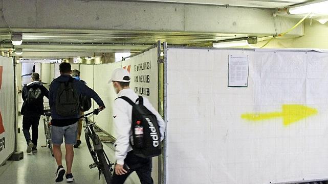 Am Fußgängertunnel wird noch gearbeitet, weil historische Bausubstanz unter den Fliesen die Planungen ein wenig verzögert hat.