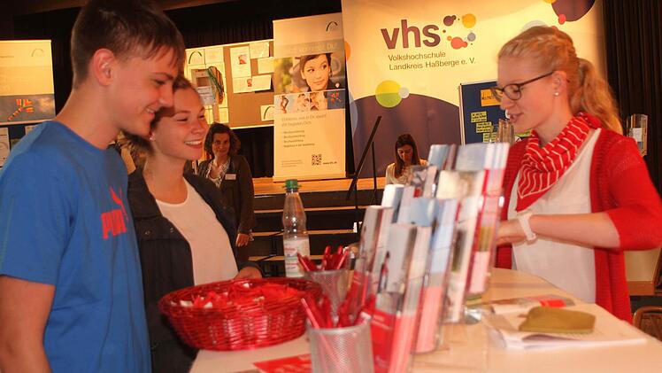 Lockere Gespräche entstanden am Stand der Sparkasse Ostunterfranken.Foto: Günther Geiling