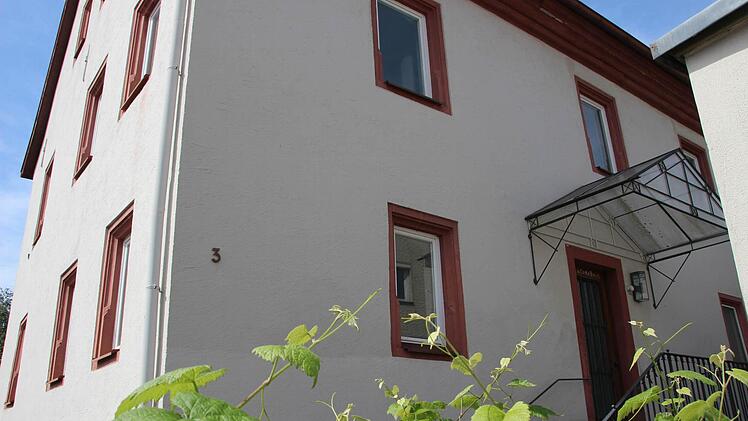 Das derzeit leerstehende Pfarrhaus in Ebenhausen soll zum Pfarrheim umgebaut werden.