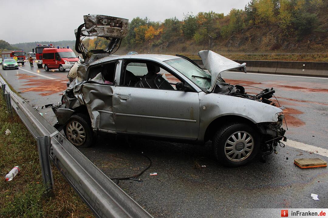 A9 bei Pegnitz - Auto komplett beschädigt
