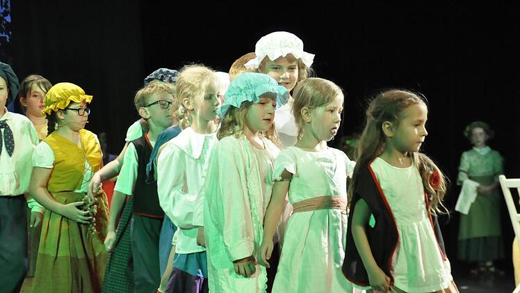 "Die Schöne und das Biest" : Aufführung des Kindermusicals des Herz Jesu Kinder- und Jugendchores und der Musikschule Bad Kissingen Foto: Peter Klopf