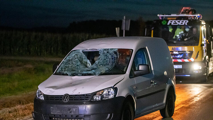 Auto erfasst E-Bike auf Staatsstraße: Mann lebensbedrohlich verletzt
