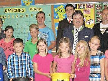 Das Projekt "Recycling-Kings" hat die Schüler der Grund- und Mittelschule Marktleugast sensibilisiert und ihnen die Notwendigkeit der Abfalltrennung und -vermeidung bewusst gemacht. Zur Belohnung gab es ansehnliche Geldbeträge für die Klassenkassen. Foto: Klaus-Peter Wulf