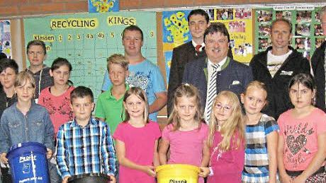 Das Projekt "Recycling-Kings" hat die Schüler der Grund- und Mittelschule Marktleugast sensibilisiert und ihnen die Notwendigkeit der Abfalltrennung und -vermeidung bewusst gemacht. Zur Belohnung gab es ansehnliche Geldbeträge für die Klassenkassen. Foto: Klaus-Peter Wulf