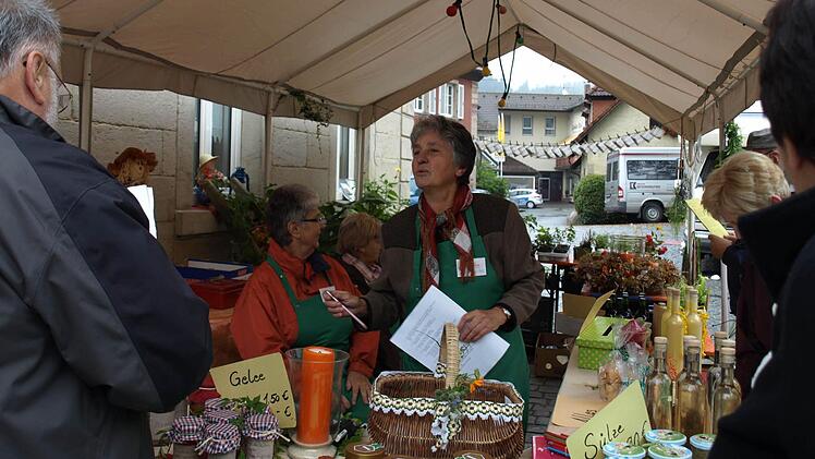 Der Gartenbauverein bietet auch in diesem Jahr selbstgemachte Köstlichkeiten und ein Pflanzenquiz an. Foto: Susanne Deuerling