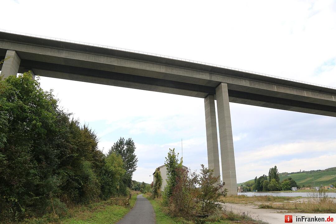 Drei Leichen unter Brücke bei Marktbreit