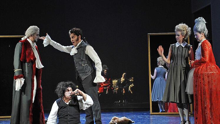 Turbulente Verwechslungen: Szene aus der Neuinszenierung von "Figaros Hochzeit" am Landestheater Coburg.Foto: Andrea Kremper