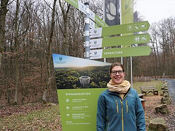 Seit gut einem Jahr ist sie die Chefin  am Baumwipfelpfad: Barbara Ernwein, hier im Eingangsbereich.Foto: Baumwipfelpfad Ebrach