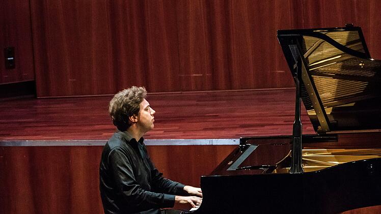 Impressionen vom Beethoven-Abend der Coburger Musikfreunde mit dem Pianisten Benjamin MoserFoto: Jochen Berger