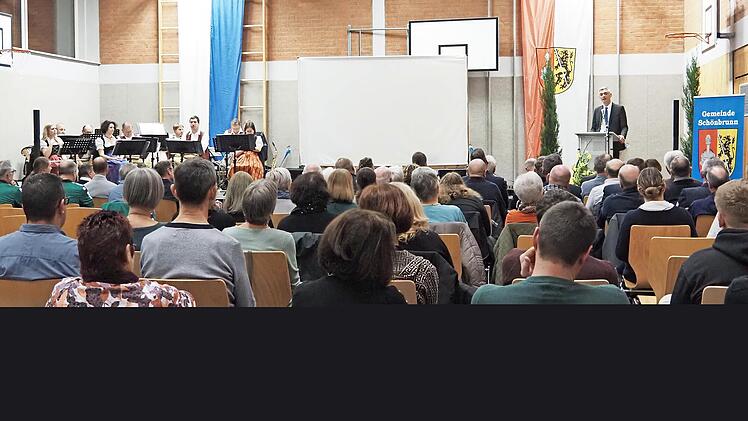 Die Neujahrsansprache von Dirk Friesen hat viele Besucher in die Turnhalle gelockt.