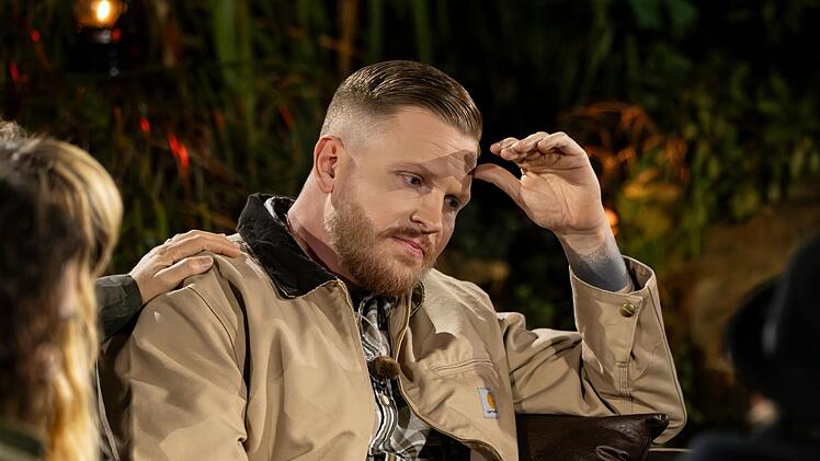 Rapper FiNCH rehnete in "Sorry" mit seinem Vater ab - und brachte seine Kolleginnen und Kollegen damit zum Weinen.