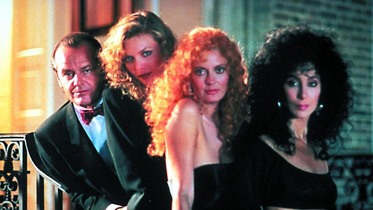 Horrorkom&ouml;die mit Starbesetzung: (von links) Jack Nicholson, Michelle Pfeiffer, Susan Sarandon und Cher spielen die Hauptrollen in "Die Hexen von Eastwick".