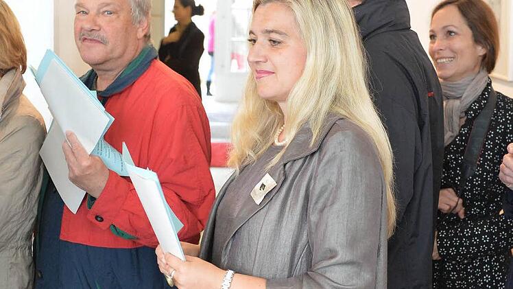 Sonntag, 14 Uhr. Melanie Huml geht im Stadtarchiv in der Sandstraße zur Wahl. Foto: Ronald Rinklef
