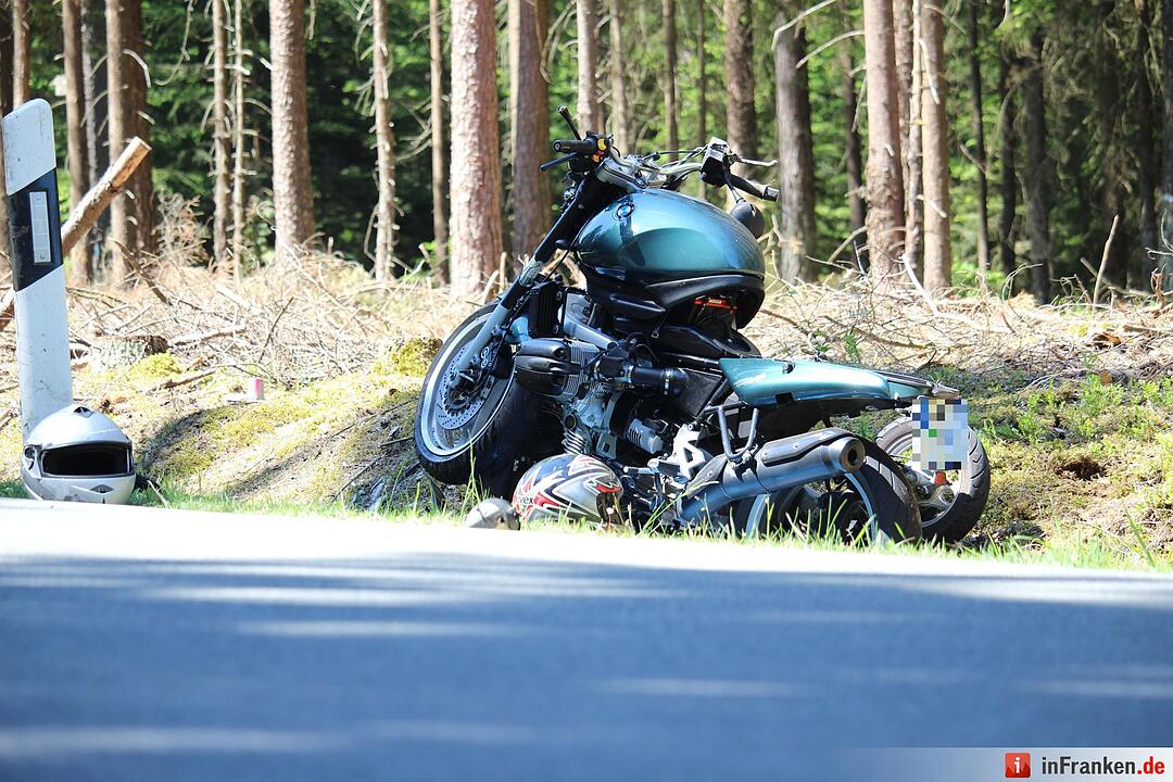 Ausfahrt mit dem Roller endet tödlich: Biker kollidieren auf Kreisstraße bei Pegnitz