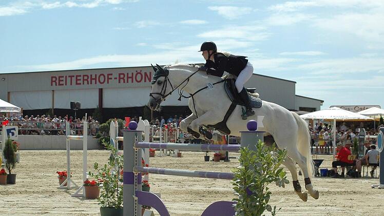 Auf erstklassige Bedingungen und eine tolle Kulisse freuen sich die mitunter hochdekorierten Reiter in Detter. Foto: Sebastian Schmitt